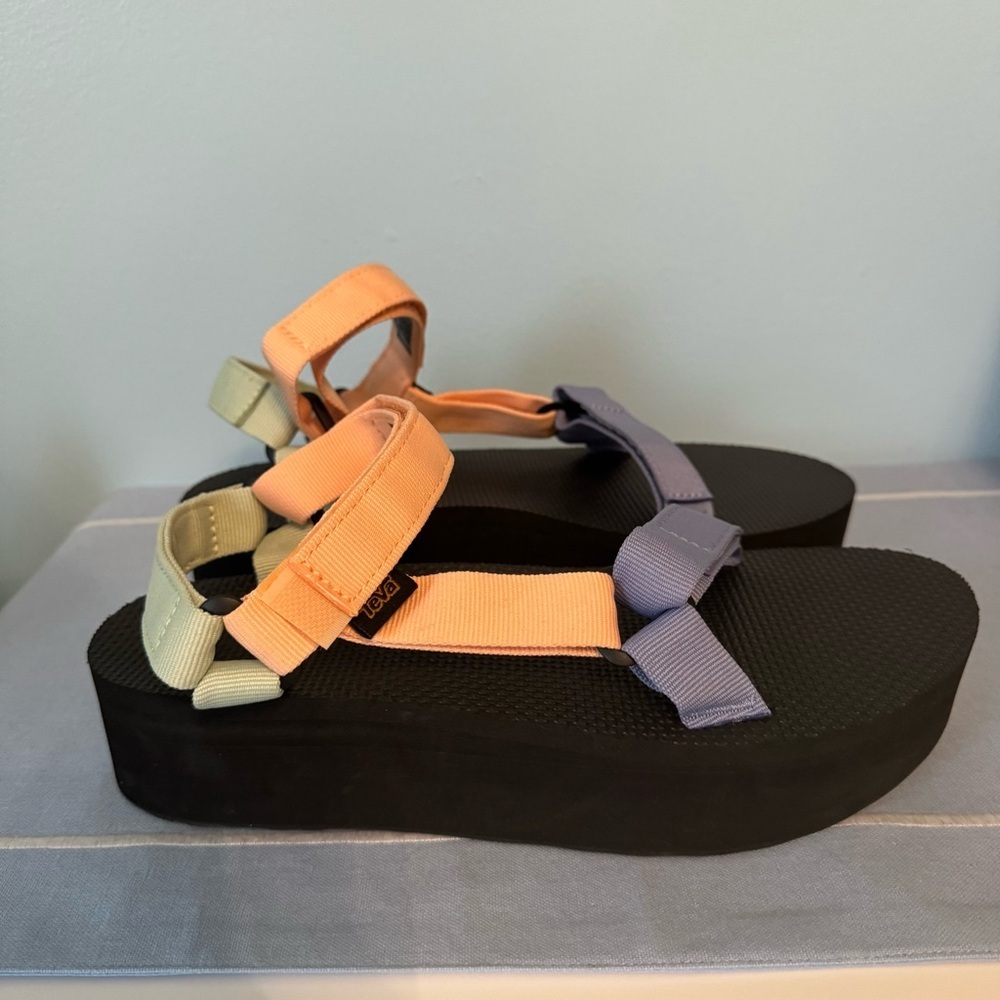 New Teva Flatform Universal Multi-Colored Size 10… - image 2